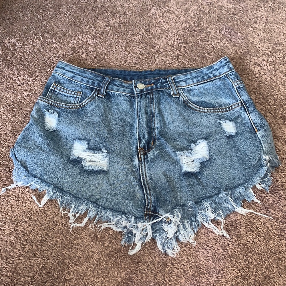 RIPPED DENIM SHORTS